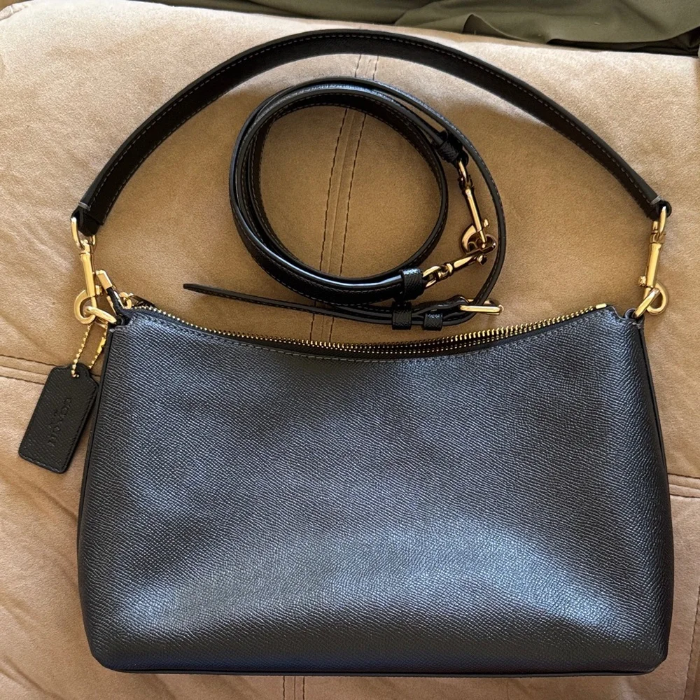 Vintage Coach Black Leather Crossbody with Gold-Tone Hardware - Picture 4 of 4